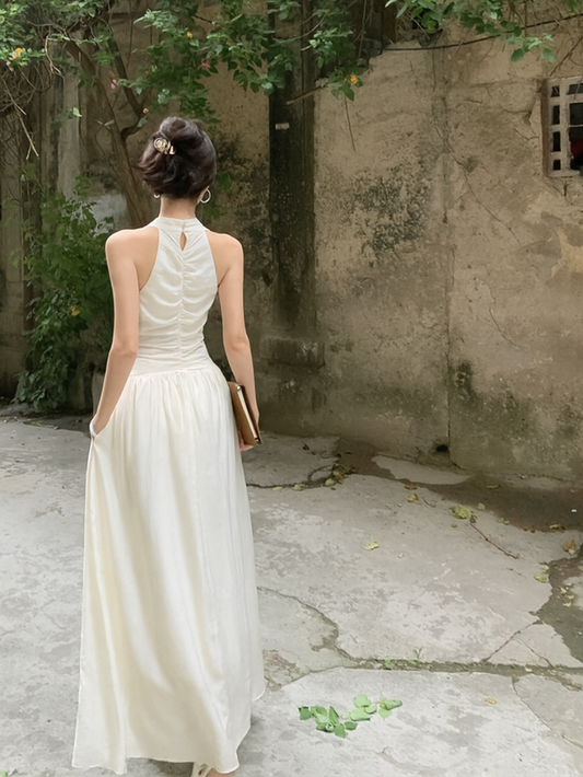 法式掛脖V領氣質收腰無袖洋裝(米白)E1028