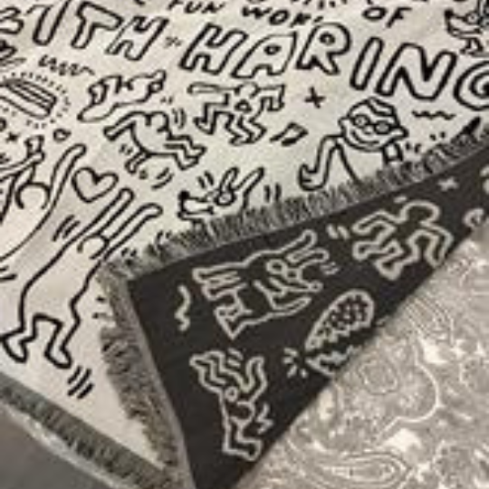黑白塗鴉針織蓋毯