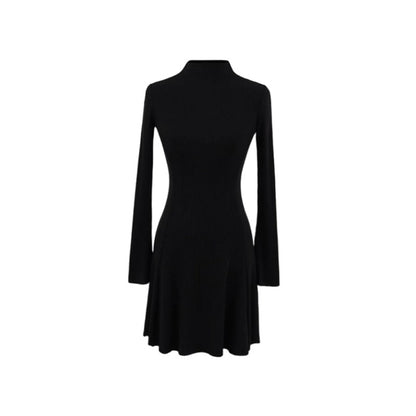 高領長袖修身針織短版洋裝(黑)K1042