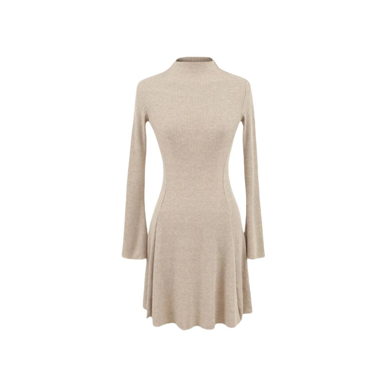 高領長袖修身針織短版洋裝(杏)K1042