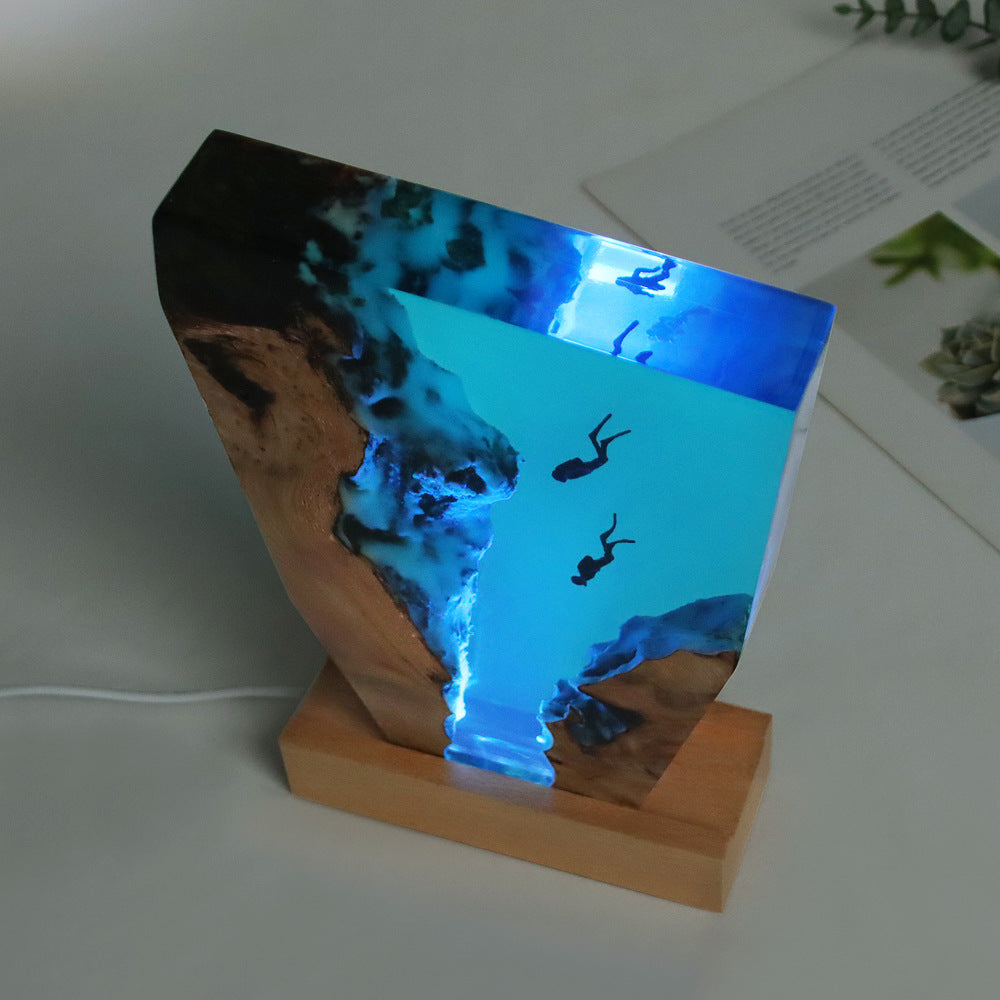 ★限時七折深海自由淺水員實木樹脂造型燈